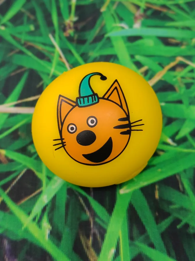Мяч-мялка Три кота СуперЖим, в сетке, 6x6x6 см, в ассортименте, 1 шт