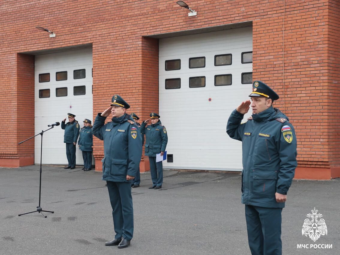 В Главном управлении МЧС России по Томской области состоялось торжественное построение в честь 94-й годовщины со дня образования гражданской обороны