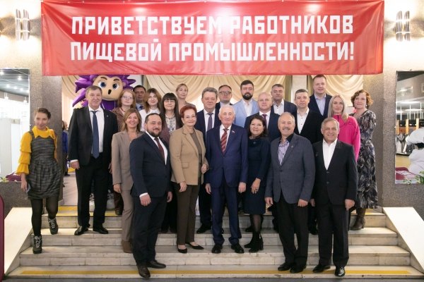 Оксана Козловская поздравила работников пищевой промышленности с профессиональным праздником