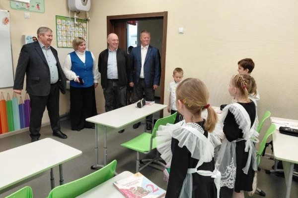 Геннадий Сергеенко вместе с председателем правительства региона посетил школы Кожевниковского района