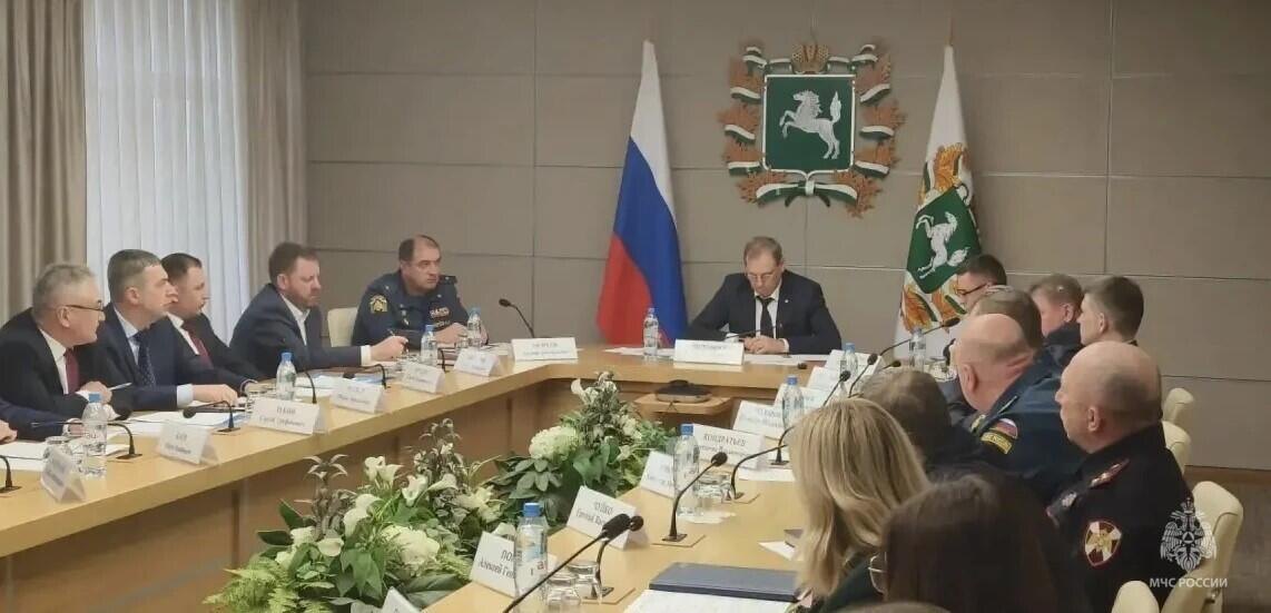 Заседание комиссии по предупреждению и ликвидации чрезвычайных ситуаций и обеспечению пожарнoй безопасности состоялось в Правительстве Томской области