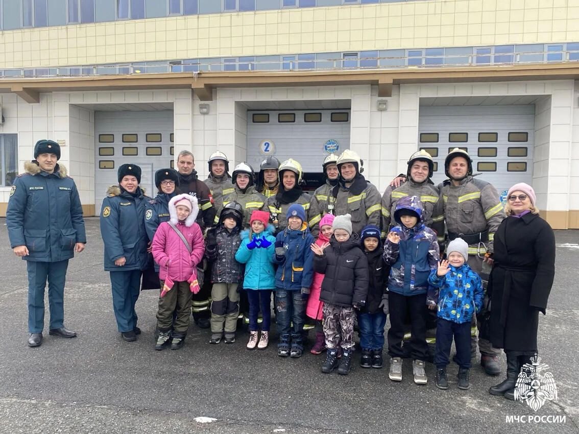 Для воспитанников центра «Росток» провели экскурсию в пожарно-спасательную часть
