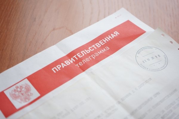 Оксану Козловскую поздравляют с избранием председателем думы